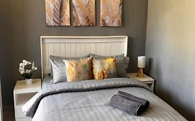 Beautiful Studio Apartment In Hazel Park